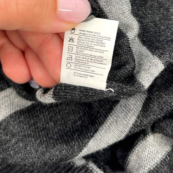 "Vince Charcoal and Light Gray Stripe V-Neck Pullover Sweater EUC - Picture 5 of 5